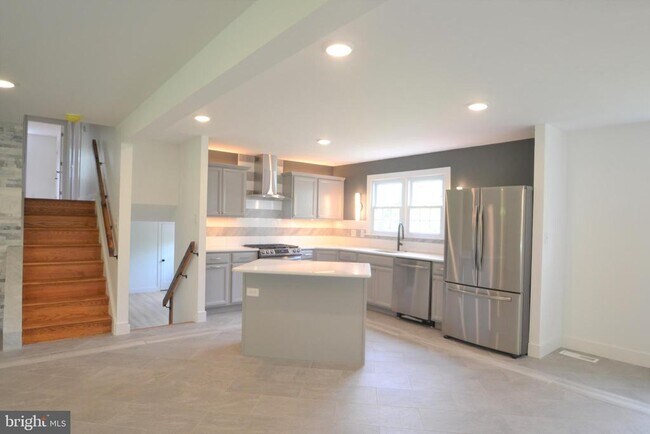 Building Photo - 1436 E Lamplighter Ln