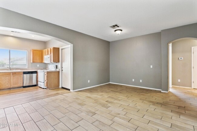Building Photo - 7930 W Chickasaw St