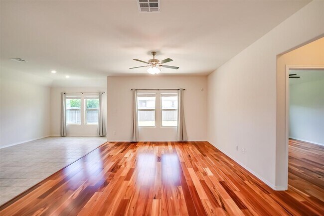 Building Photo - 908 Wolcott Dr