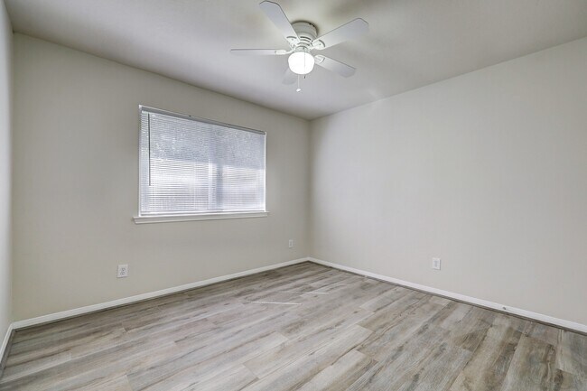Building Photo - 25407 Clover Ranch Dr