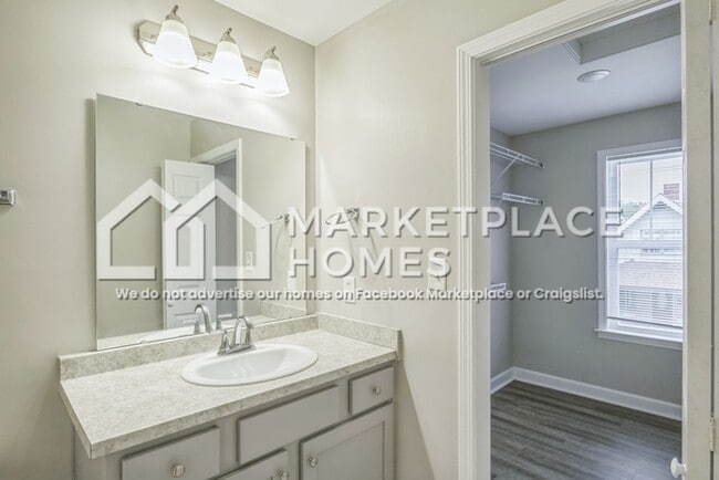 Building Photo - 216 Hendricks Pl