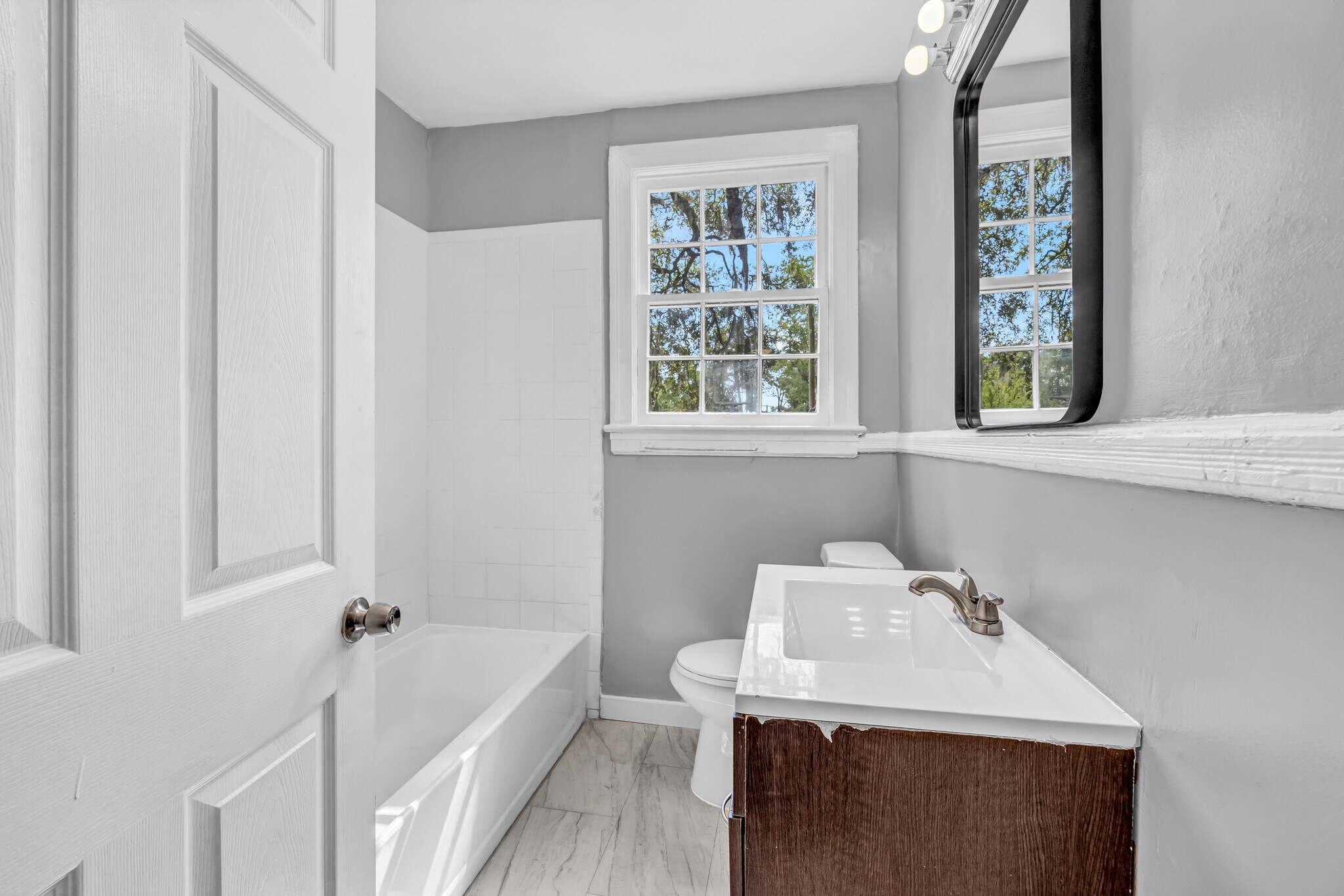 Second full bathroom hall-access upstairs - 844 E 37th St