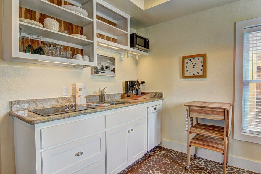 Building Photo - 134 N Alister St