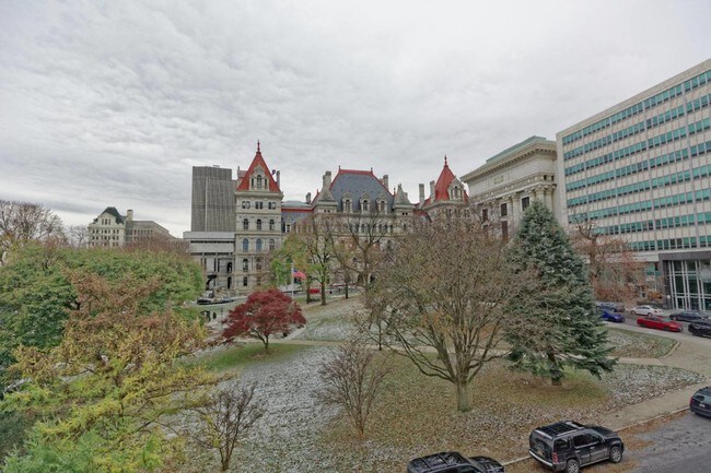 Building Photo - 29 Elk St