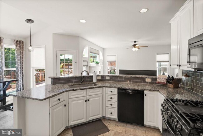 Building Photo - 6050 Smooth Stone Pl