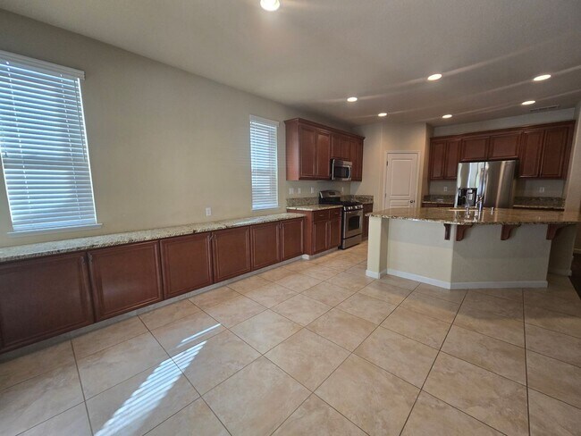Building Photo - 339 Applegate Dr