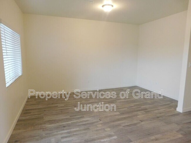 Building Photo - 668 Brookwillow Dr