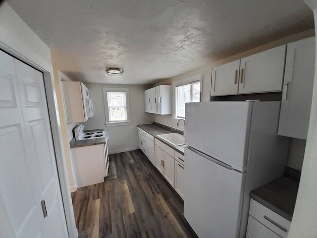 Building Photo - 1368 Cherry St