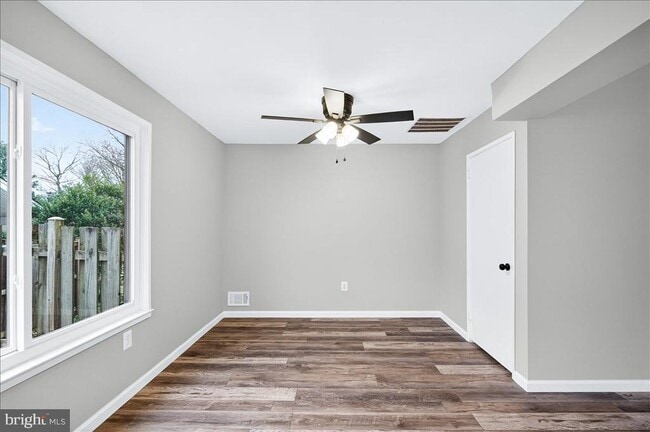 Building Photo - 6901 Vantage Dr