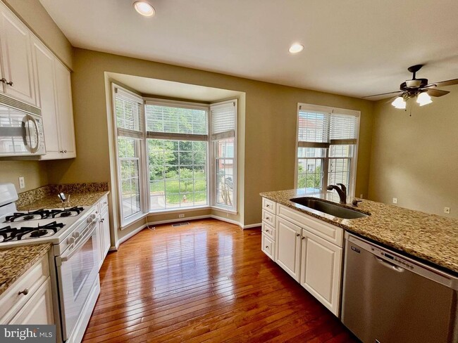 Building Photo - 7504 Lamoyne Ct