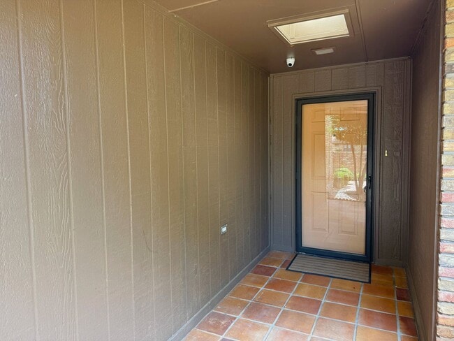 Building Photo - 2 Bed 2 Bath HOA Property