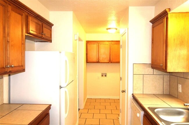 Building Photo - 118 NE 12th St