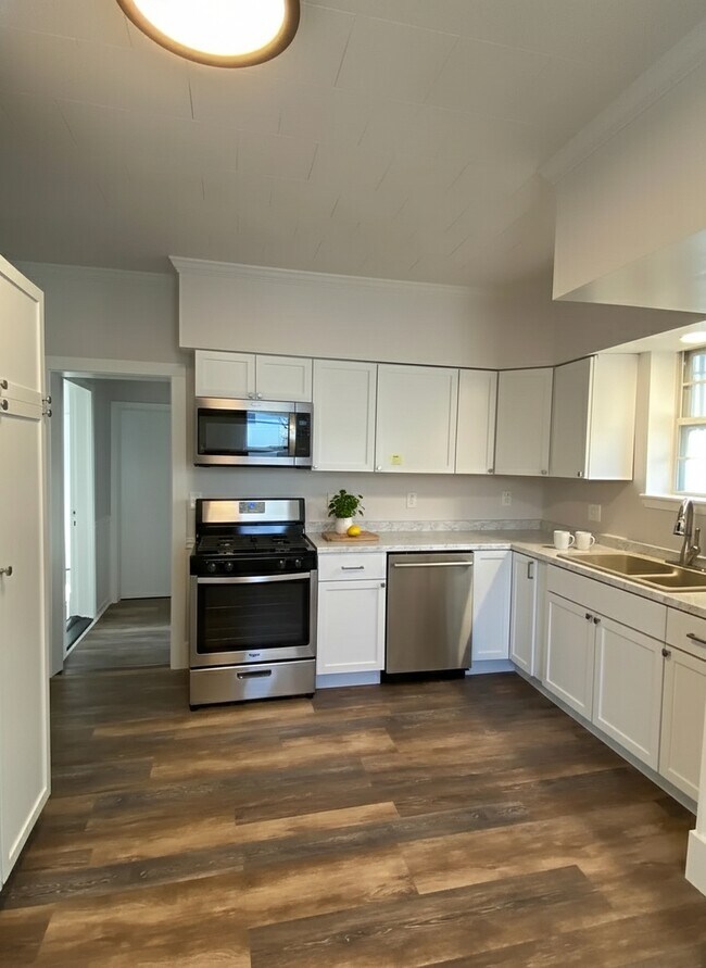 Building Photo - 1201 N Charles St