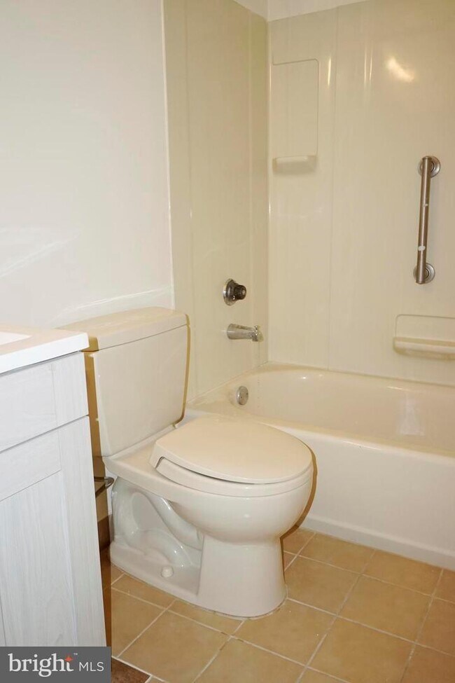 Building Photo - 408 Ravens Crest Dr