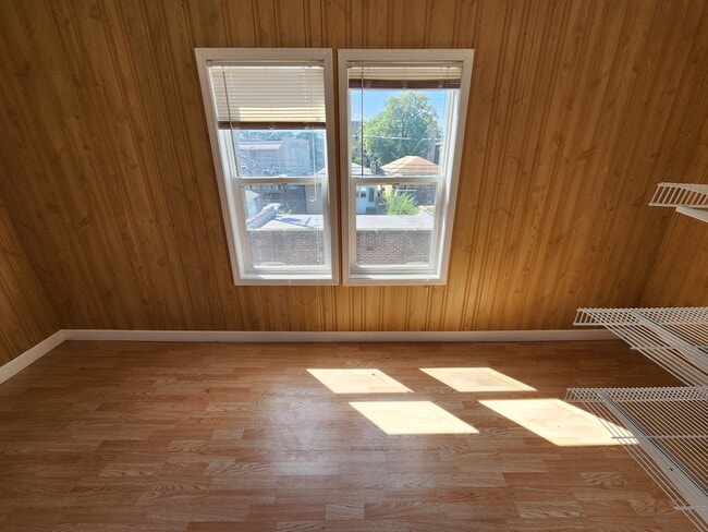 Building Photo - 6210 N Francisco Ave