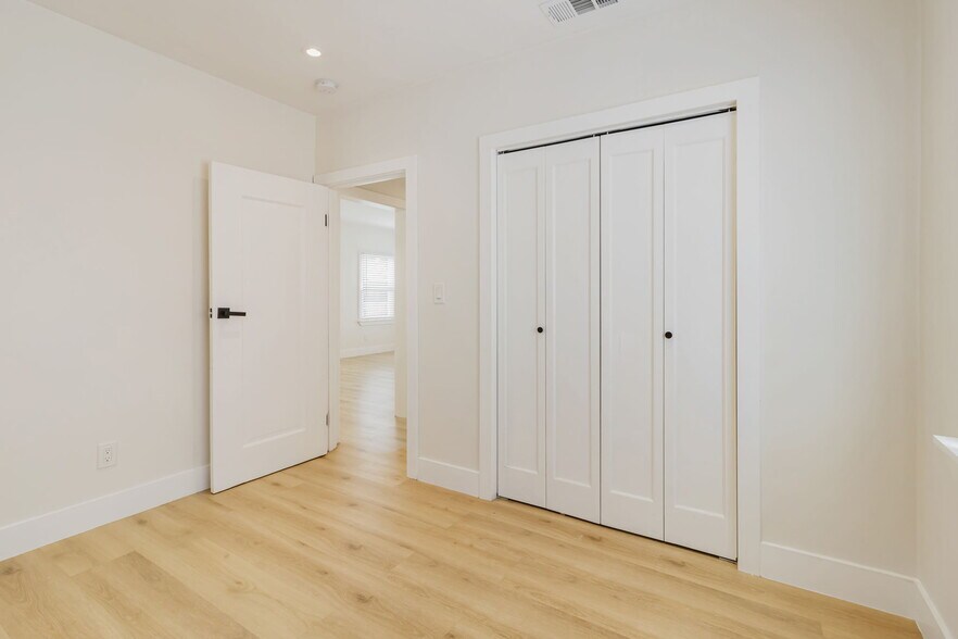 Building Photo - 2075 83rd Ave