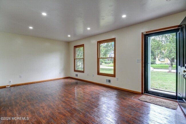 Building Photo - 195 Edgemere Ct