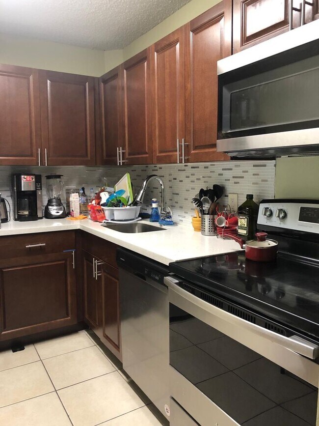 Building Photo - 2Bed / 2 Bath