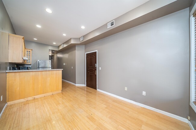 Building Photo - 209 Webster Ave