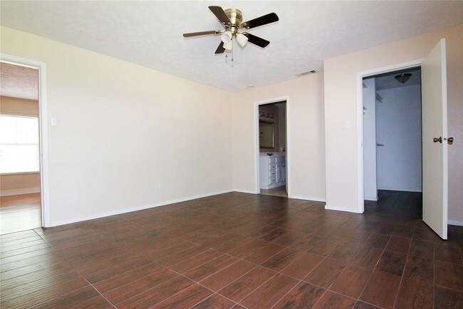 Building Photo - 3202 Birch Creek Dr