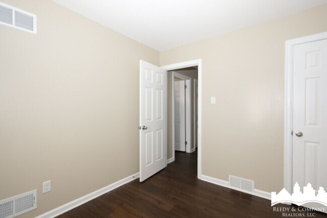 Building Photo - 4887 Peace St