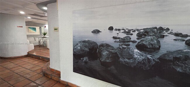 Building Photo - 1650 NE 115th St