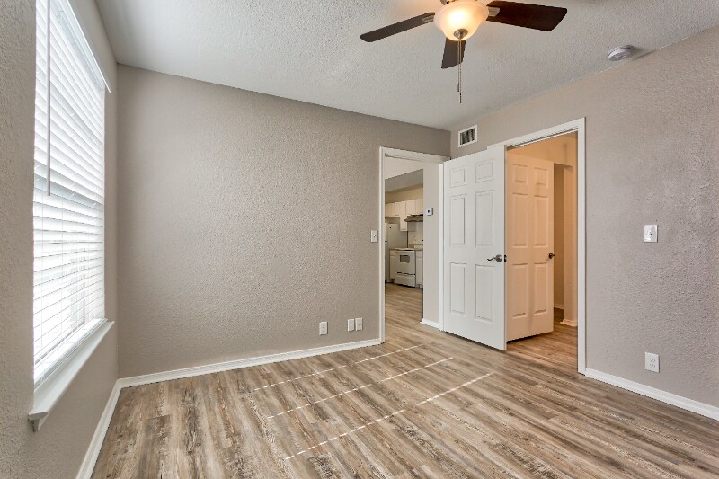 Building Photo - 419 S 27th St