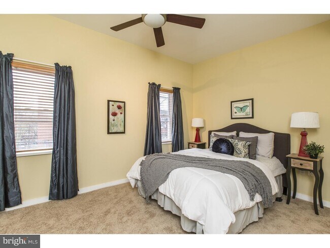 Building Photo - Amazing 3bd/2.5 Fairmount Home