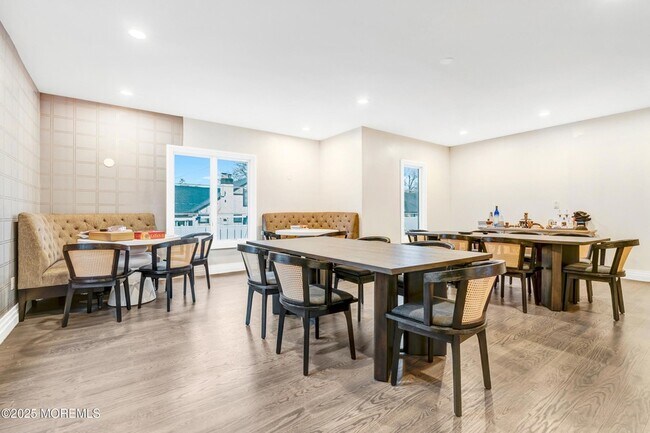 Building Photo - 450 Wells Ave