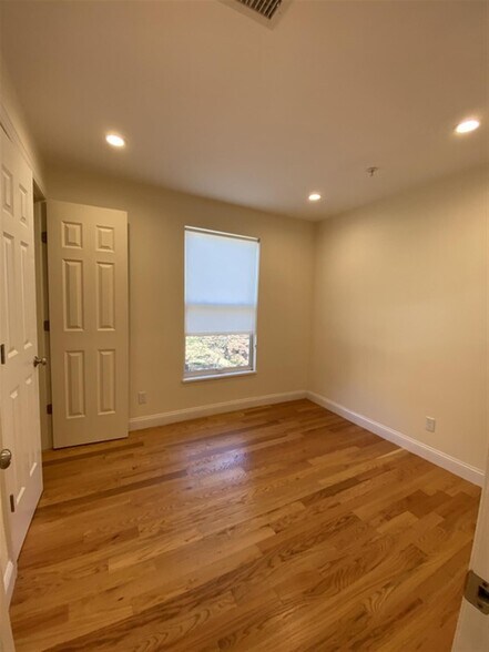 Building Photo - 379 Harvard St