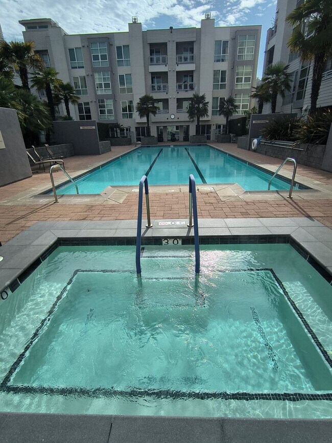 Building Photo - $500 MOVE IN SPECIAL!!! LUXURY 2 BEDROOM CONDO IN DOWNTOWN WALNUT CREEK, CA!