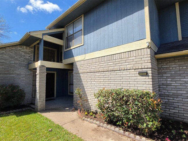 Building Photo - 13939 Plantation Valley Dr