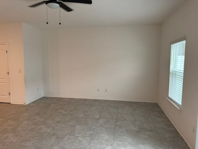 Building Photo - Home For Rent