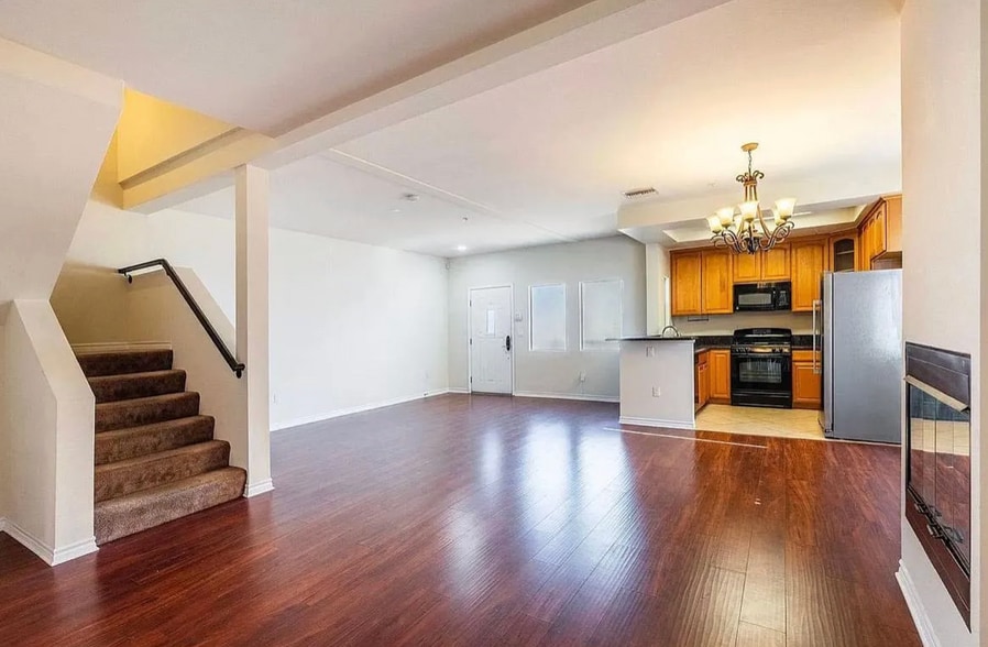 Building Photo - 11630 Hamlin St