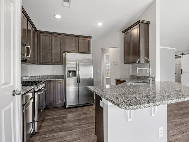 Building Photo - Stylish 3BR/2BA Home with Bonus Room in Gr...