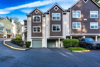 Building Photo - 2 bd 1.75 bath Lynnwood Townhome  availabl...