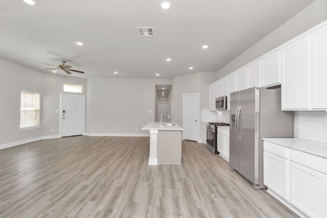 Building Photo - 7310 Coconut Bay Dr