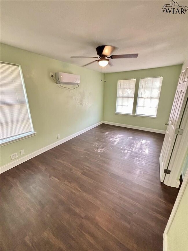 Building Photo - 1711 Beverly Dr
