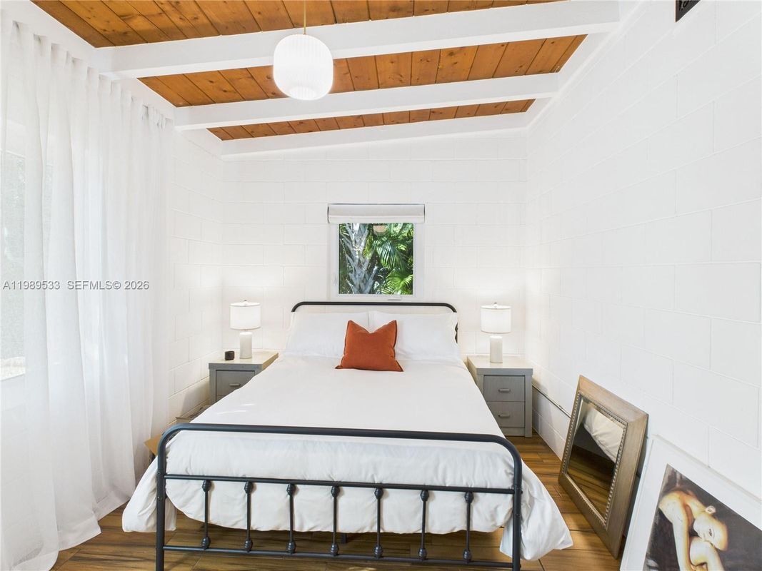 Building Photo - 1632 SW 28th Ave