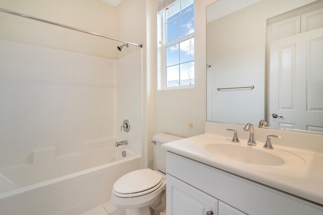 Building Photo - Live in Luxury: Fully Upgraded 2 Bedroom P...