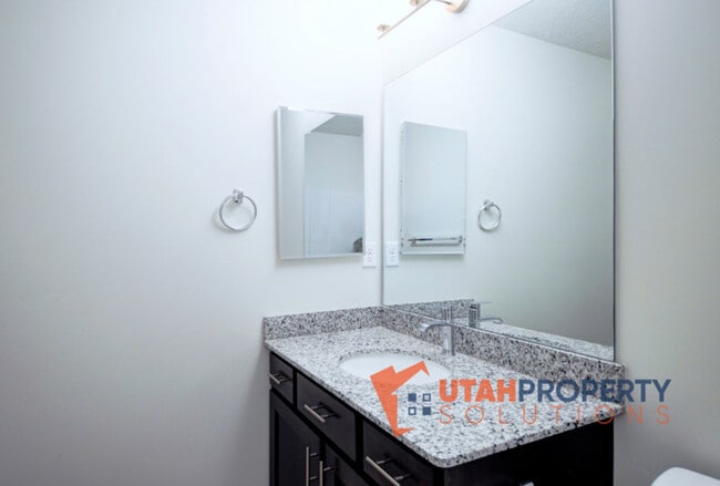 Building Photo - 427 S 960 W
