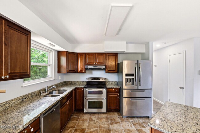 Building Photo - 3 Cherokee Dr
