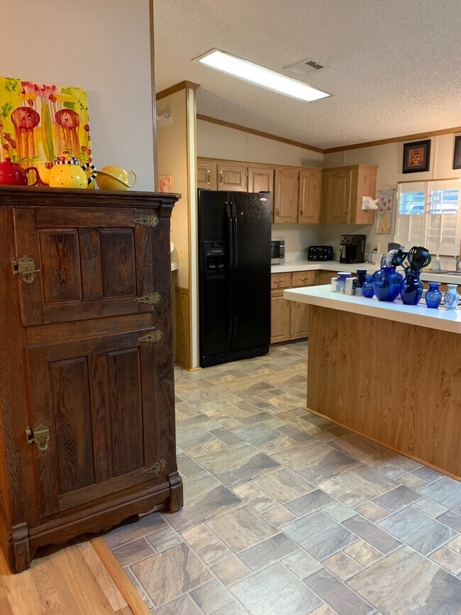 Building Photo - Furnished spacious 3/2.5 home. Corporate a...
