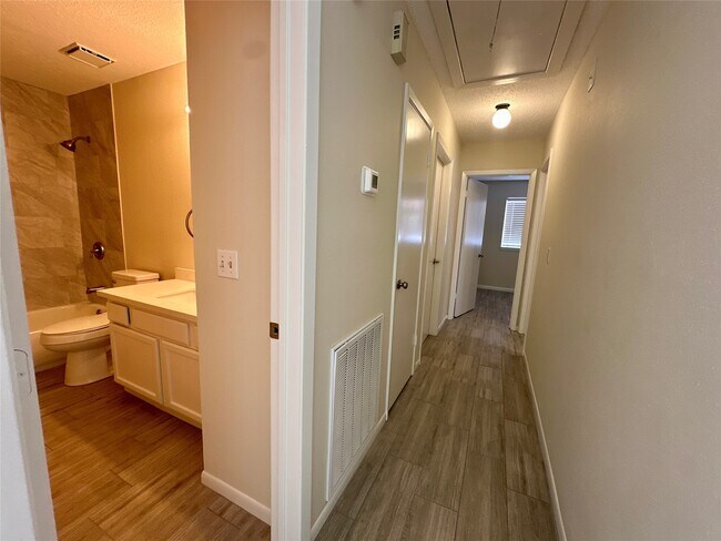 Building Photo - 18074 Glenledi Dr