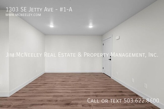 Building Photo - 1303 SE Jetty Ave