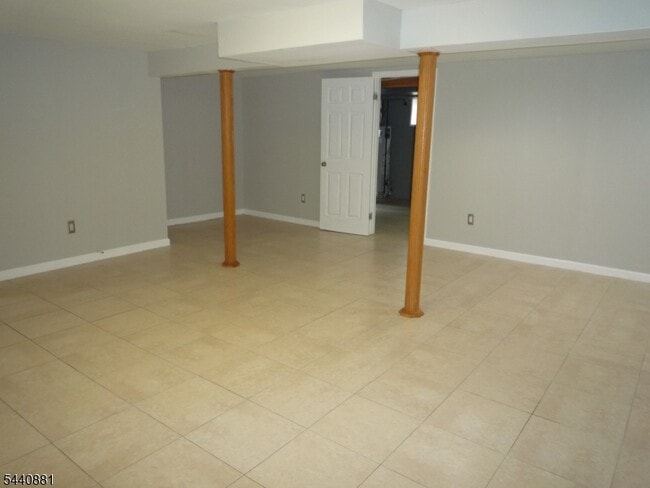 Building Photo - 222 Wildflower Ln
