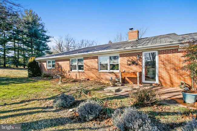 Building Photo - 2323 Bond Rd