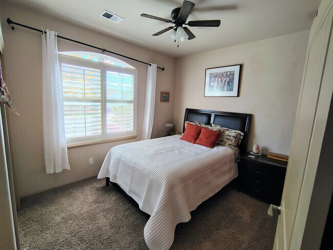 Building Photo - 593 Sinatra Way