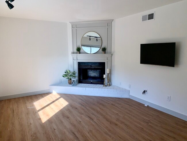 Building Photo - 1483 Theresa Dr