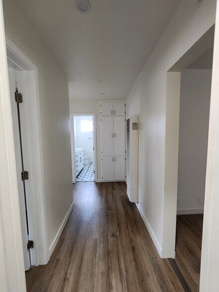 Building Photo - 1414 S Orange Grove Ave